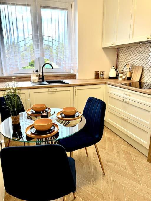 B&W Luxurious Apartment In The Heart Of Wrocław Extérieur photo